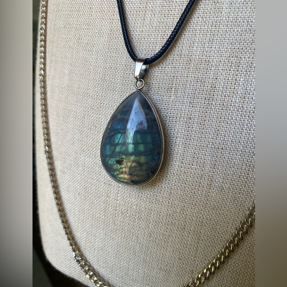 Rainbow Labradorite Teardrop Pendant - Picture 6 of 7